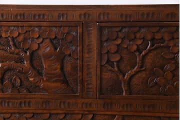 中古美品　伝統工芸軽井沢彫り　意匠が凝らされたチェスト(箪笥、タンス)