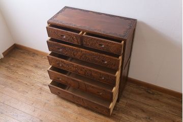 中古美品　伝統工芸軽井沢彫り　意匠が凝らされたチェスト(箪笥、タンス)