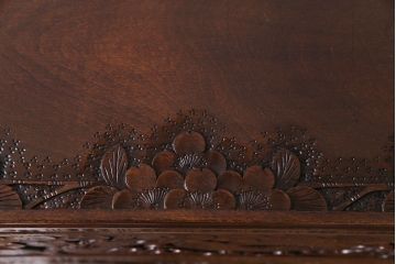 中古美品　伝統工芸軽井沢彫り　意匠が凝らされたチェスト(箪笥、タンス)