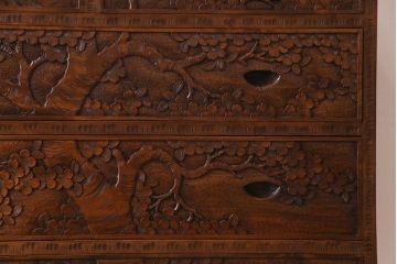 中古美品　伝統工芸軽井沢彫り　意匠が凝らされたチェスト(箪笥、タンス)