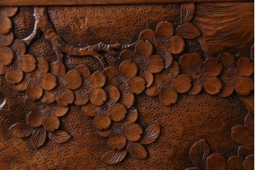 中古美品　伝統工芸軽井沢彫り　意匠が凝らされたチェスト(箪笥、タンス)