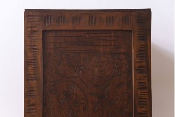中古美品　伝統工芸軽井沢彫り　意匠が凝らされたチェスト(箪笥、タンス)