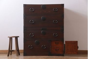 アンティーク家具　和製アンティーク　ヒノキ材　時を経た味わいが魅力の重ね箪笥(衣装箪笥、引き出し)