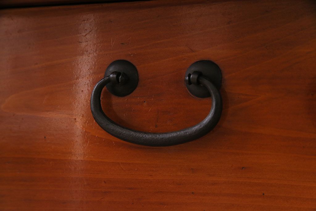 アンティーク家具　和製アンティーク　ヒノキ材　時を経た味わいが魅力の重ね箪笥(衣装箪笥、引き出し)