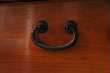 アンティーク家具　和製アンティーク　ヒノキ材　時を経た味わいが魅力の重ね箪笥(衣装箪笥、引き出し)