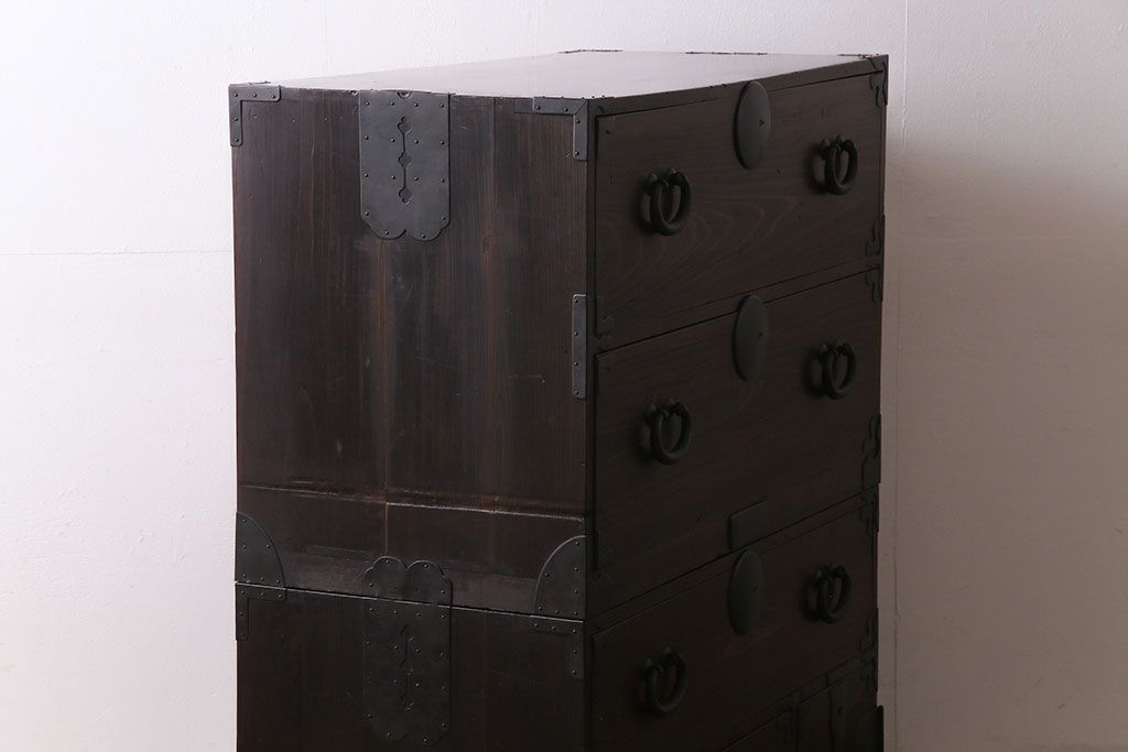 アンティーク家具　和製アンティーク　ヒノキ材　時を経た味わいが魅力の重ね箪笥(衣装箪笥、引き出し)