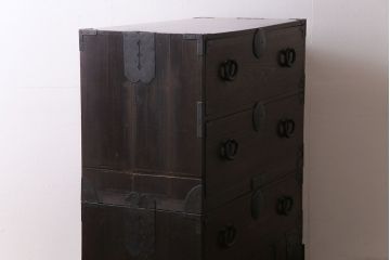 アンティーク家具　和製アンティーク　ヒノキ材　時を経た味わいが魅力の重ね箪笥(衣装箪笥、引き出し)