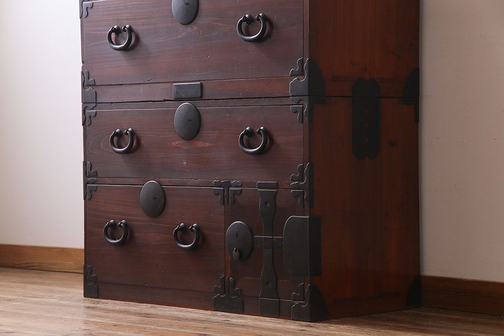 アンティーク家具　和製アンティーク　ヒノキ材　時を経た味わいが魅力の重ね箪笥(衣装箪笥、引き出し)