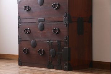 アンティーク家具　和製アンティーク　ヒノキ材　時を経た味わいが魅力の重ね箪笥(衣装箪笥、引き出し)