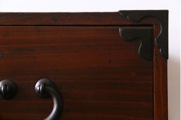 アンティーク家具　和製アンティーク　ヒノキ材　時を経た味わいが魅力の重ね箪笥(衣装箪笥、引き出し)