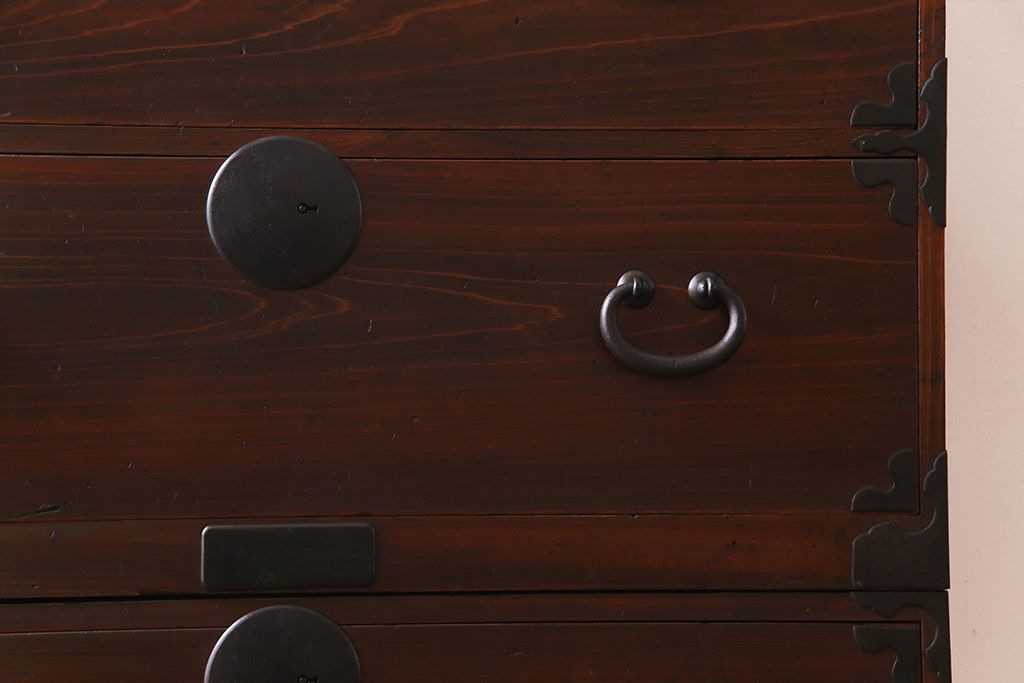 アンティーク家具　和製アンティーク　ヒノキ材　時を経た味わいが魅力の重ね箪笥(衣装箪笥、引き出し)