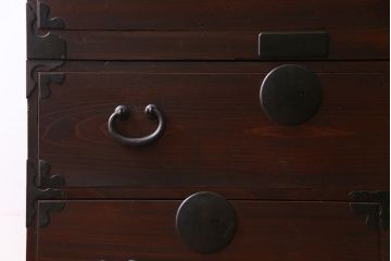 アンティーク家具　和製アンティーク　ヒノキ材　時を経た味わいが魅力の重ね箪笥(衣装箪笥、引き出し)
