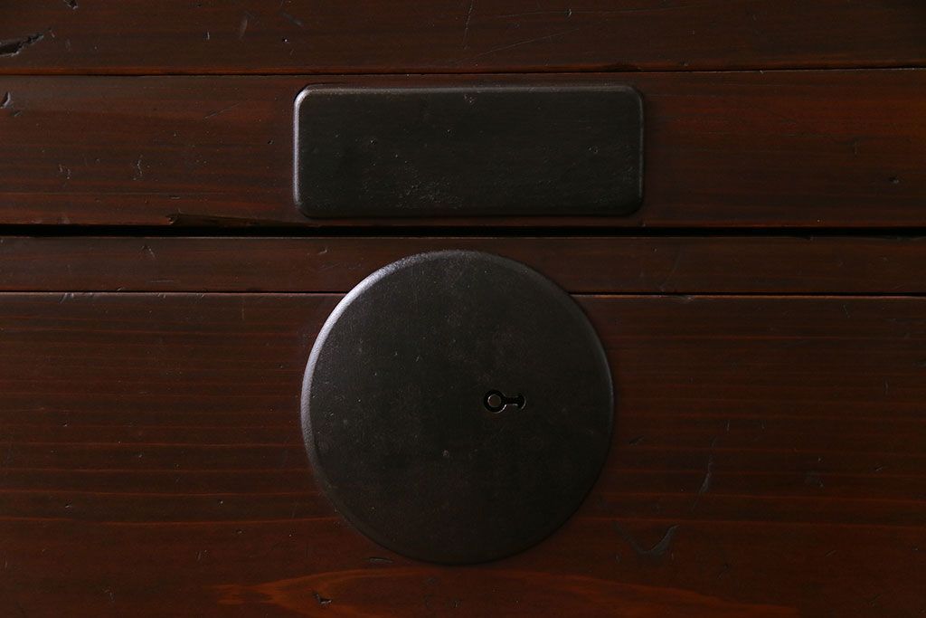 アンティーク家具　和製アンティーク　ヒノキ材　時を経た味わいが魅力の重ね箪笥(衣装箪笥、引き出し)