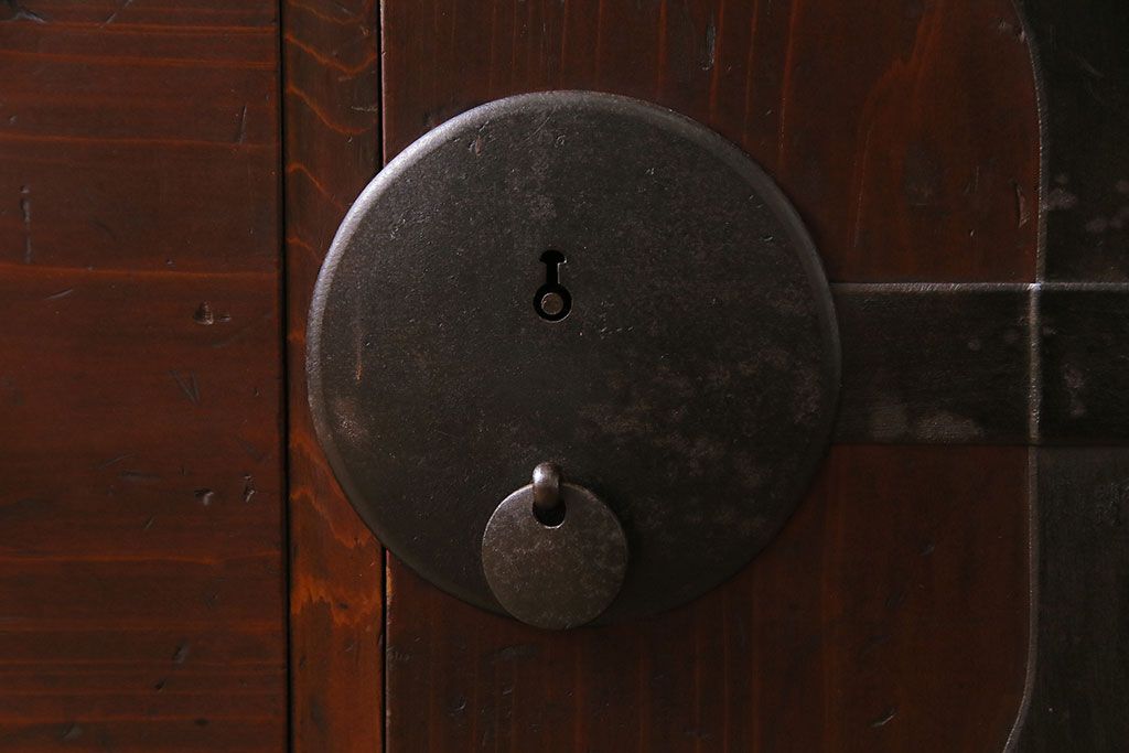 アンティーク家具　和製アンティーク　ヒノキ材　時を経た味わいが魅力の重ね箪笥(衣装箪笥、引き出し)