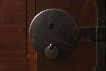 アンティーク家具　和製アンティーク　ヒノキ材　時を経た味わいが魅力の重ね箪笥(衣装箪笥、引き出し)