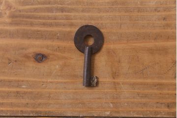 アンティーク家具　和製アンティーク　ヒノキ材　時を経た味わいが魅力の重ね箪笥(衣装箪笥、引き出し)