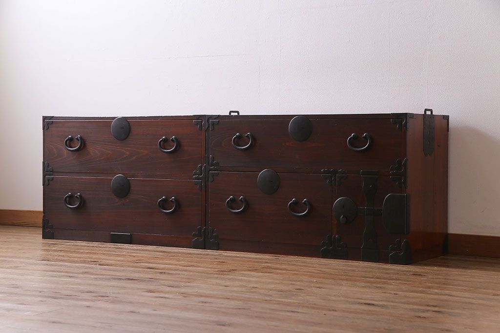 アンティーク家具　和製アンティーク　ヒノキ材　時を経た味わいが魅力の重ね箪笥(衣装箪笥、引き出し)