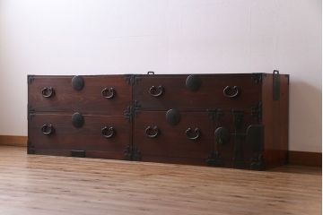 アンティーク家具　和製アンティーク　ヒノキ材　時を経た味わいが魅力の重ね箪笥(衣装箪笥、引き出し)