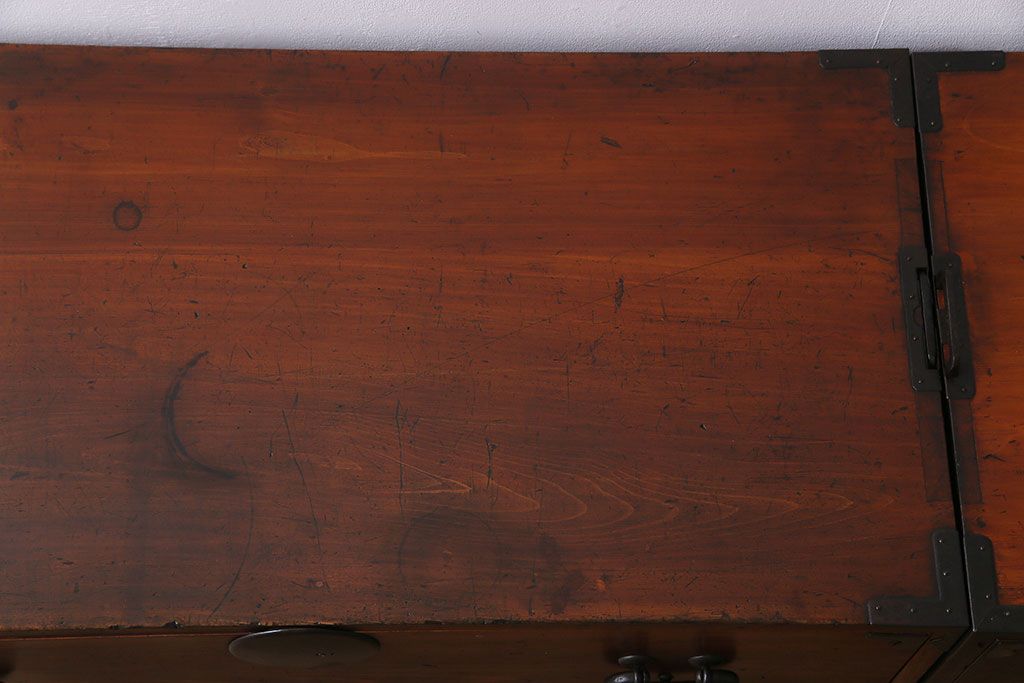 アンティーク家具　和製アンティーク　ヒノキ材　時を経た味わいが魅力の重ね箪笥(衣装箪笥、引き出し)