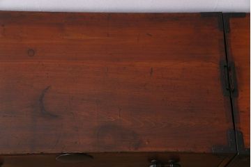 アンティーク家具　和製アンティーク　ヒノキ材　時を経た味わいが魅力の重ね箪笥(衣装箪笥、引き出し)