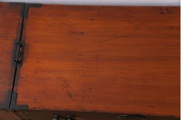 アンティーク家具　和製アンティーク　ヒノキ材　時を経た味わいが魅力の重ね箪笥(衣装箪笥、引き出し)