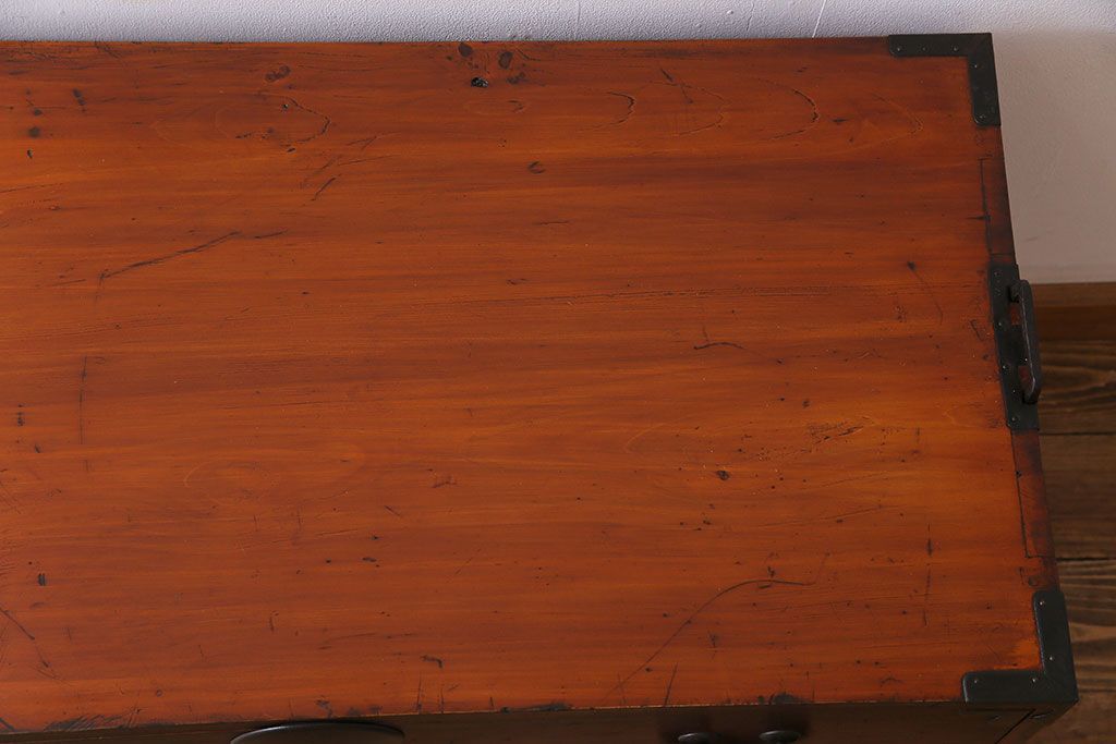 アンティーク家具　和製アンティーク　ヒノキ材　時を経た味わいが魅力の重ね箪笥(衣装箪笥、引き出し)