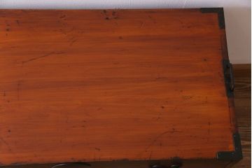 アンティーク家具　和製アンティーク　ヒノキ材　時を経た味わいが魅力の重ね箪笥(衣装箪笥、引き出し)