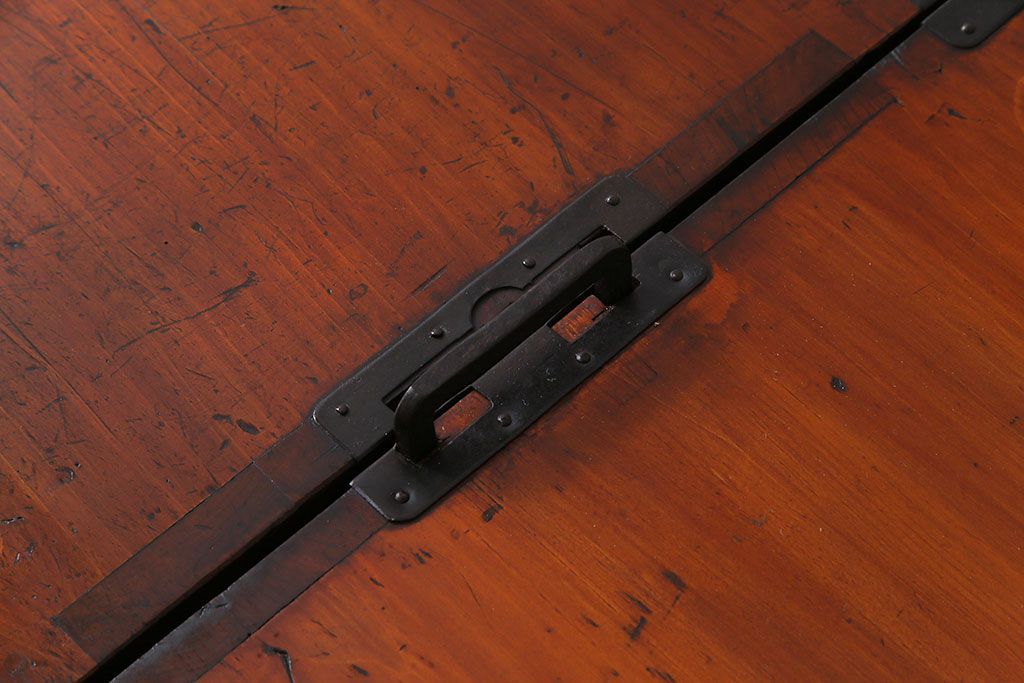 アンティーク家具　和製アンティーク　ヒノキ材　時を経た味わいが魅力の重ね箪笥(衣装箪笥、引き出し)