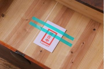 アンティーク家具　和製アンティーク　ヒノキ材　時を経た味わいが魅力の重ね箪笥(衣装箪笥、引き出し)