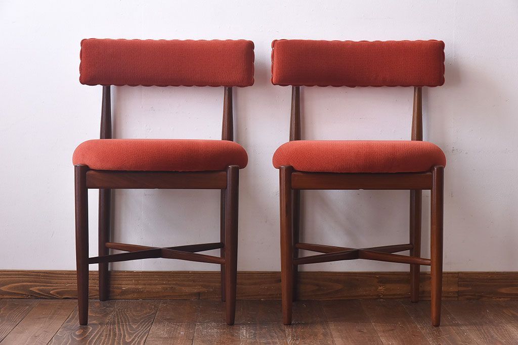 【E様ご成約品】G-PLAN(ジープラン)　Fresco(フレスコ)　赤いファブリックが可愛いサーキュラーチェア(ダイニングチェア、椅子)2脚セット