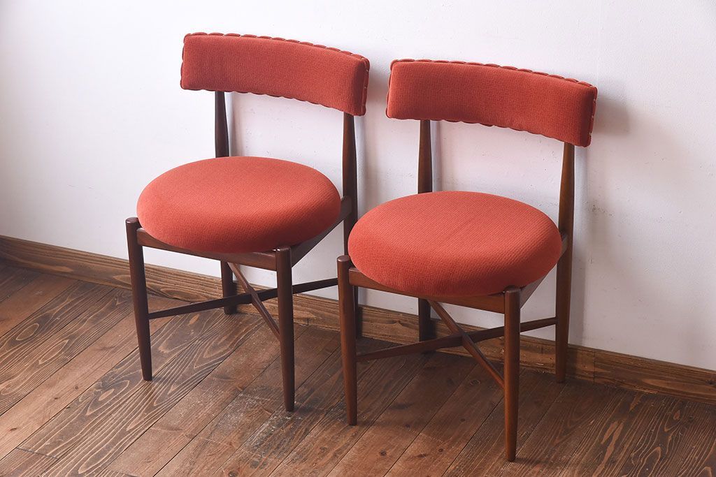 【E様ご成約品】G-PLAN(ジープラン)　Fresco(フレスコ)　赤いファブリックが可愛いサーキュラーチェア(ダイニングチェア、椅子)2脚セット