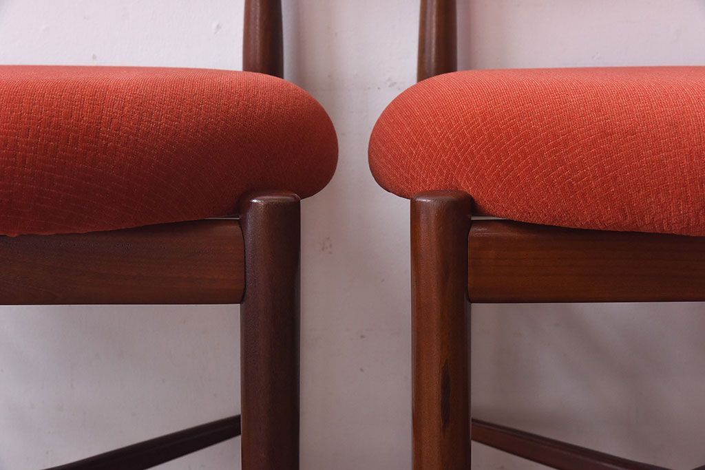 【E様ご成約品】G-PLAN(ジープラン)　Fresco(フレスコ)　赤いファブリックが可愛いサーキュラーチェア(ダイニングチェア、椅子)2脚セット