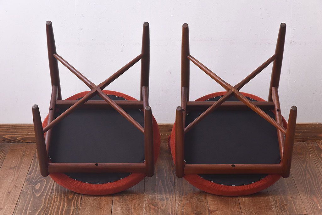 【E様ご成約品】G-PLAN(ジープラン)　Fresco(フレスコ)　赤いファブリックが可愛いサーキュラーチェア(ダイニングチェア、椅子)2脚セット