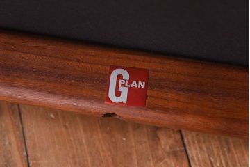 【E様ご成約品】G-PLAN(ジープラン)　Fresco(フレスコ)　赤いファブリックが可愛いサーキュラーチェア(ダイニングチェア、椅子)2脚セット