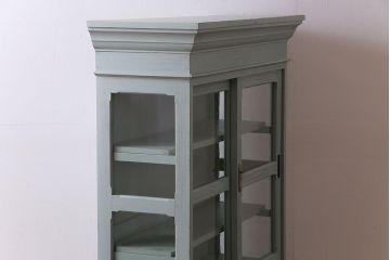 和製アンティーク　ペイント家具　ガラスの取っ手が可愛らしい戸棚(食器棚、ガラスケース、飾り棚)