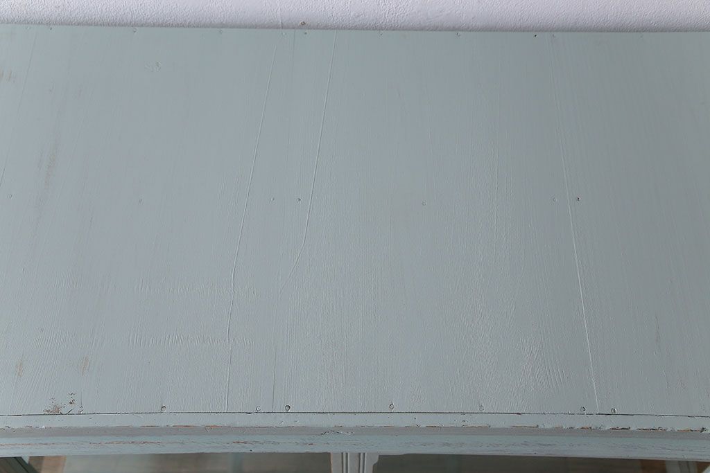 和製アンティーク　ペイント家具　ガラスの取っ手が可愛らしい戸棚(食器棚、ガラスケース、飾り棚)