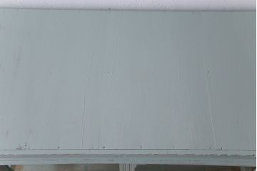 和製アンティーク　ペイント家具　ガラスの取っ手が可愛らしい戸棚(食器棚、ガラスケース、飾り棚)