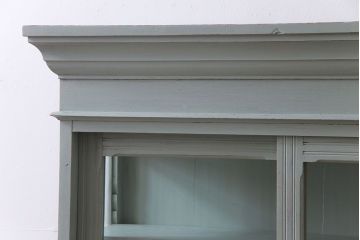 和製アンティーク　ペイント家具　ガラスの取っ手が可愛らしい戸棚(食器棚、ガラスケース、飾り棚)