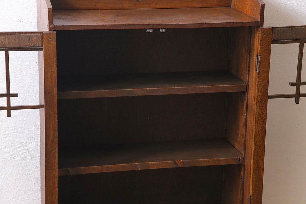 アンティーク家具　昭和初期　栓材製　大正ロマンの雰囲気漂うブックケース(収納棚、食器棚)