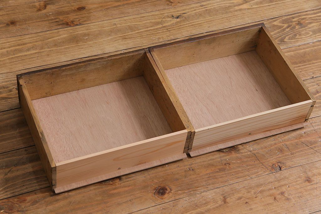 アンティーク家具　昭和初期　栓材製　大正ロマンの雰囲気漂うブックケース(収納棚、食器棚)