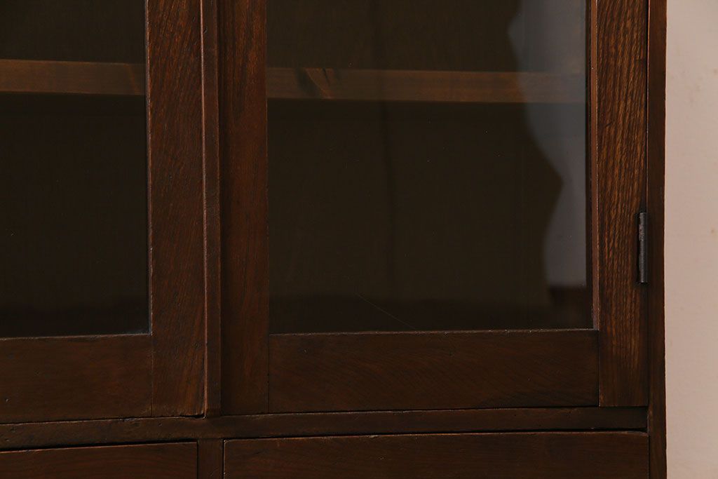 アンティーク家具　昭和初期　栓材製　大正ロマンの雰囲気漂うブックケース(収納棚、食器棚)