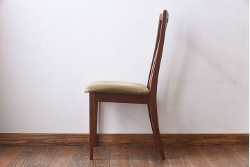 北欧家具　G-PLAN(ジープラン)　緩やかな曲線が魅力のダイニングチェア(椅子)(1)