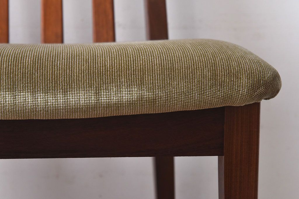 北欧家具　G-PLAN(ジープラン)　緩やかな曲線が魅力のダイニングチェア(椅子)(1)