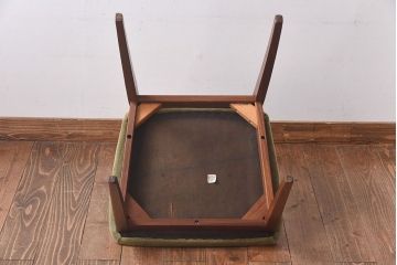 北欧家具　G-PLAN(ジープラン)　緩やかな曲線が魅力のダイニングチェア(椅子)