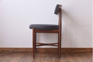 ヴィンテージ家具　北欧ビンテージ　G-PLAN(ジープラン)　Fresco(フレスコ)　ダークカラーのピンストライプがおしゃれなダイニングチェア(サーキュラーチェア、椅子)(2)