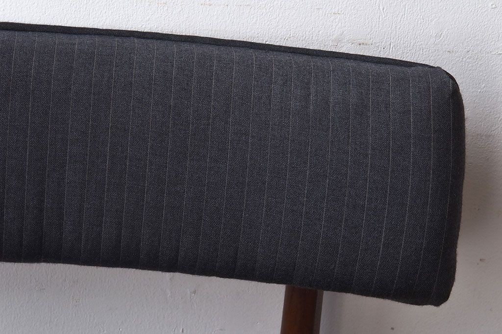 ヴィンテージ家具　北欧ビンテージ　G-PLAN(ジープラン)　Fresco(フレスコ)　ダークカラーのピンストライプがおしゃれなダイニングチェア(サーキュラーチェア、椅子)(2)