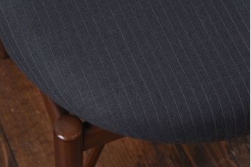 ヴィンテージ家具　北欧ビンテージ　G-PLAN(ジープラン)　Fresco(フレスコ)　ダークカラーのピンストライプがおしゃれなダイニングチェア(サーキュラーチェア、椅子)(2)