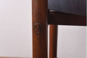 ヴィンテージ家具　北欧ビンテージ　G-PLAN(ジープラン)　Fresco(フレスコ)　ダークカラーのピンストライプがおしゃれなダイニングチェア(サーキュラーチェア、椅子)(2)