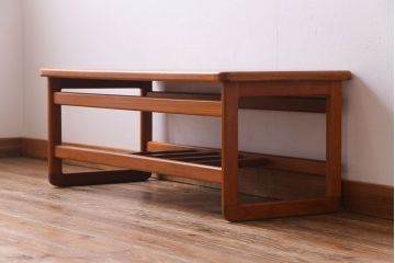 ビンテージ家具　北欧ヴィンテージ　チーク材の温もりとタイルトップが魅力のセンターテーブル(リビングテーブル)