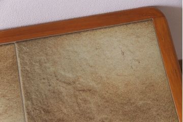 ビンテージ家具　北欧ヴィンテージ　チーク材の温もりとタイルトップが魅力のセンターテーブル(リビングテーブル)